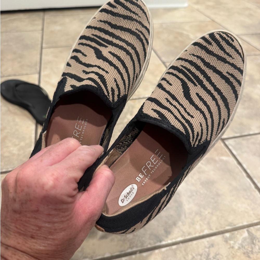 Dr. Scholl's Black and Tan Zebra Print slip on Sneakers 🤎🖤